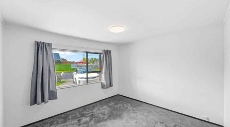 Spacious 2 bedroom home with renovated kitchen and bathroom! - Photo 5