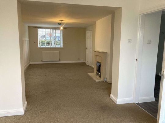 Two bedroom mid-terrace property found in good order throughout. - Photo 1
