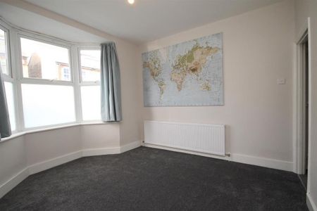 2 bedroom semi-detached house to rent - Photo 2