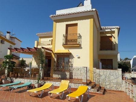 4 room luxury Villa for rent in Nerja, Spain - Photo 2