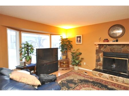 44 Castleglen Rd NE, Calgary - Photo 5