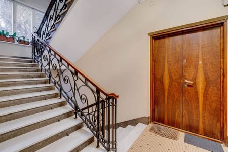 Reprezentacyjny apartament w zabytkowej kamienicy - Фото 2