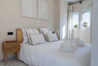 Apartment with sea views in a beachfront community Playa Rocio in Puerto Banús