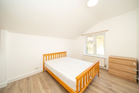 Chiswick High Road, Chiswick Park/Acton Green, W4, London - Photo 2