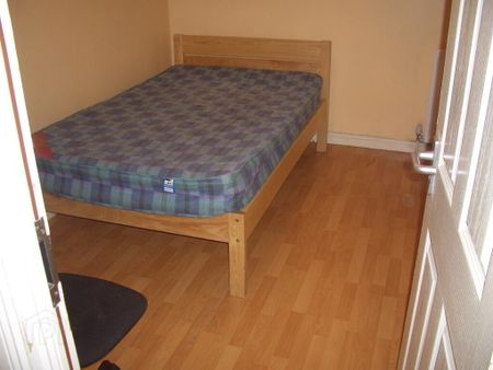 Great Apartment, 16a Rugby Avenue, Queens Quarter, Belfast, BT7 1RG - Photo 5