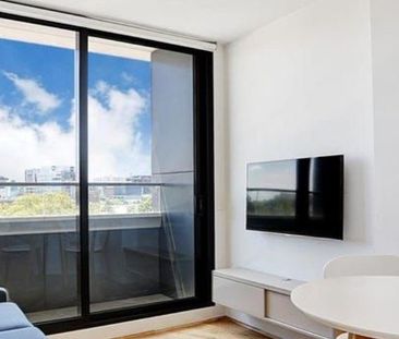 Furnished One Bedroom Apartment - Opposite Queen Victoria Market! - Photo 1