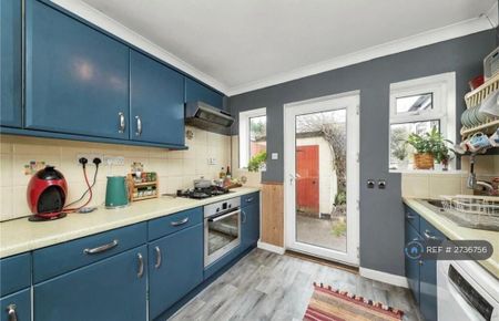 1 bedroom in a house share to rent - Photo 5