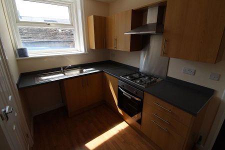 2 bedroom ground floor flat to rent - Photo 4