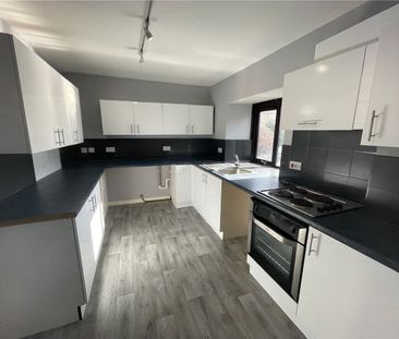 A three bedroom mid-terrace two storey barn conversion with a garage. - Photo 6