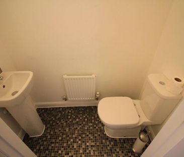 4 bedroom terraced house to rent - Photo 4