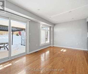 48 MOUNT RANIER CRESCENT - Photo 3