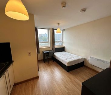 Queens Road Studio 13 - Photo 4