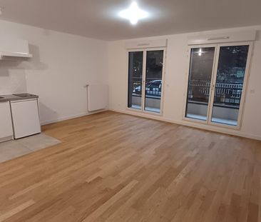 location Appartement T1 DE 35.4m² À COURBEVOIE - Photo 4