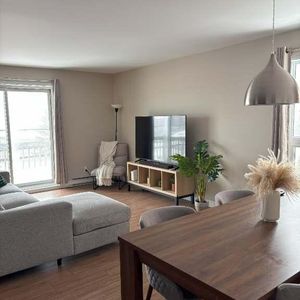 Beau grand logement 4 ½ (2 chambres) - Appartement à louer St-Nicolas - Photo 2