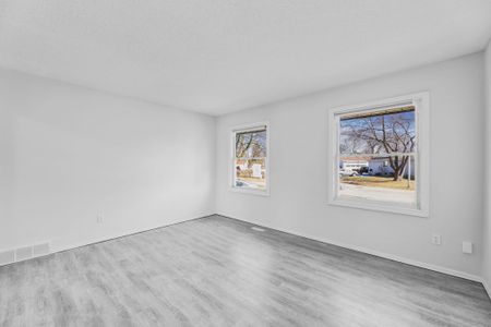 For Lease - 17 Maplestone Avenue, Sarnia, Ontario - Photo 5