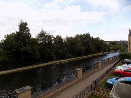 Waterside Court - Photo 3