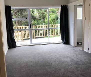 Sunny 2 bdr bottom flat close to Hataitai Village - Photo 3