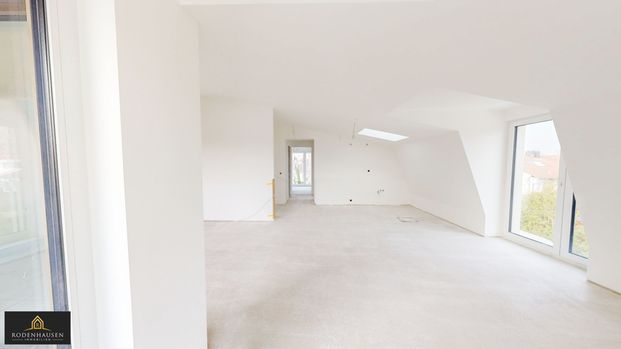 Luxuriöse 3-Zimmer-Dachgeschosswohnung mit exklusiver Ausstattung, zwei Bädern und Dachterrasse! - Photo 1