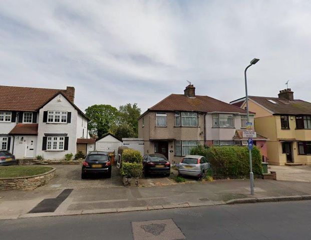 Osborne Road, Hornchurch RM11, London - Photo 1