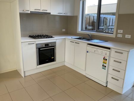 8/256 Waiora Road, Macleod - Photo 5