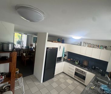Newington - Photo 5