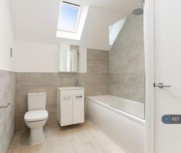 2 bedroom penthouse to rent - Photo 2