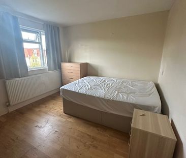 Room in a Shared House, Burnley Road, NW10 - Photo 3