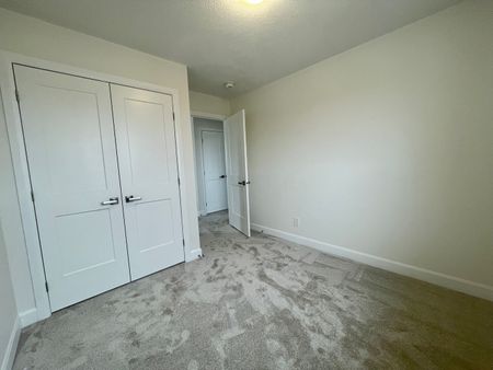 404 Buckthorn Dr, Kingston, ON K7P 0V6 - Photo 4