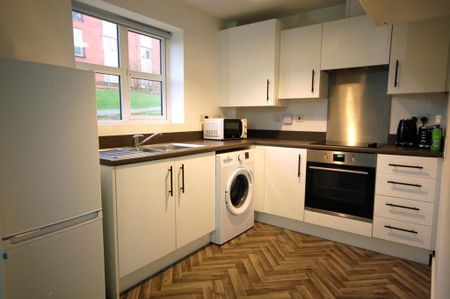 2 bedroom flat to rent - Photo 5