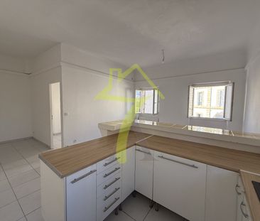 Location Appartement 2 pièces 42m² MARSEILLE 1er - Photo 3