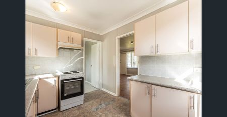 Neat and tidy home in a very central location! - Photo 4