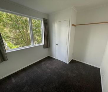 Modern 2 Bedroom - with carpark - Photo 4