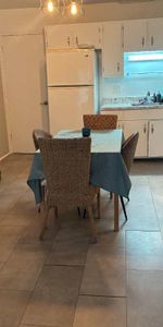 4 1/2 libre mi-novembre, semi meublé, WIFI inclus - Photo 4