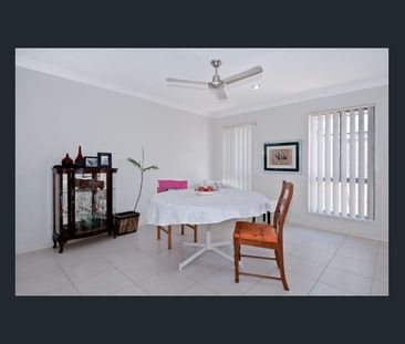 Beautiful Contemporary 4 Bed Family Home in a Quiet Street - Photo 3