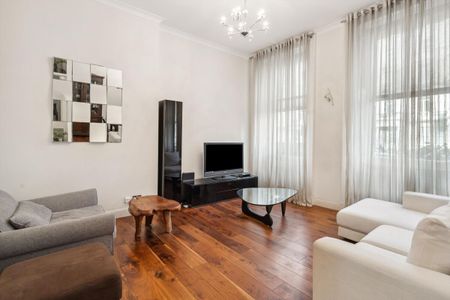 A spacious and versatile 2 bedroom, plus study apartment in an iconic South Kensington setting. - Photo 3