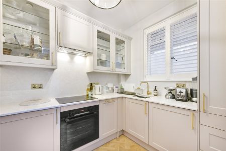 Burton Court, Franklins Row, London, SW3 ground floor flat to rent - Photo 5