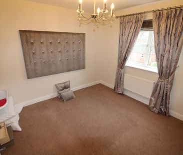 4 bedroom detached house to rent - Photo 2