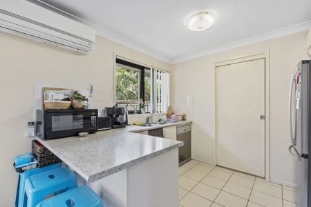 “Modern and secure townhouse in gated complex” - Photo 4