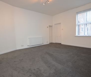 1 Bedroom Ground Floor Flat - Photo 3
