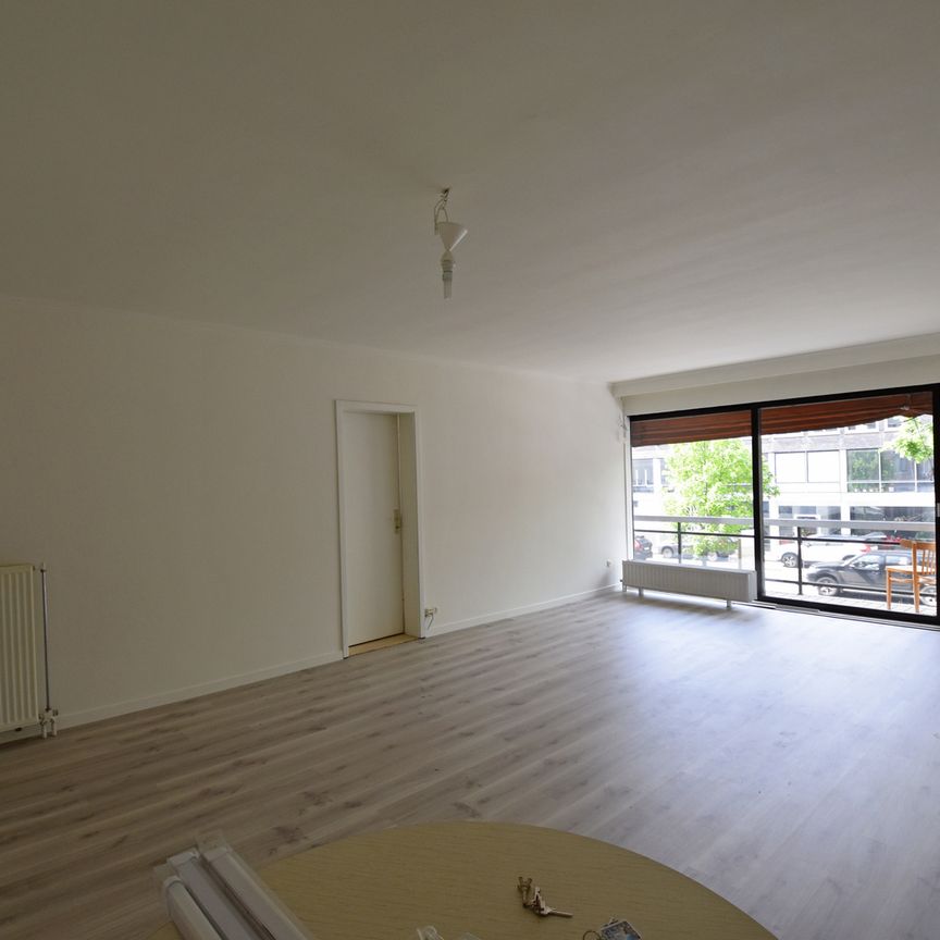 Gerenoveerd appartement te huur in het centrum van Eeklo! - Photo 1