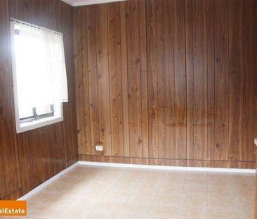 THREE BEDROOM HOME LOCATED NEAR STATION - Photo 2