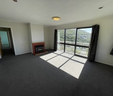 Sunny, Spacious Living in Peaceful Karori – Your Perfect 3-Bedroom ... - Photo 2