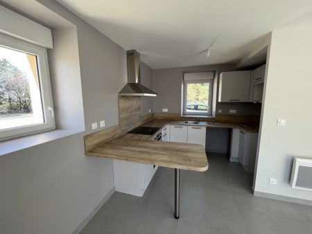 Location Appartement 2 pièces 57m² LUC LA PRIMAUBE 12450 - Photo 4