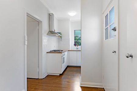 Charming Art Deco apartment in prime CBD location - Photo 4