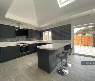 4 bedroom semi-detached house to rent - Photo 4