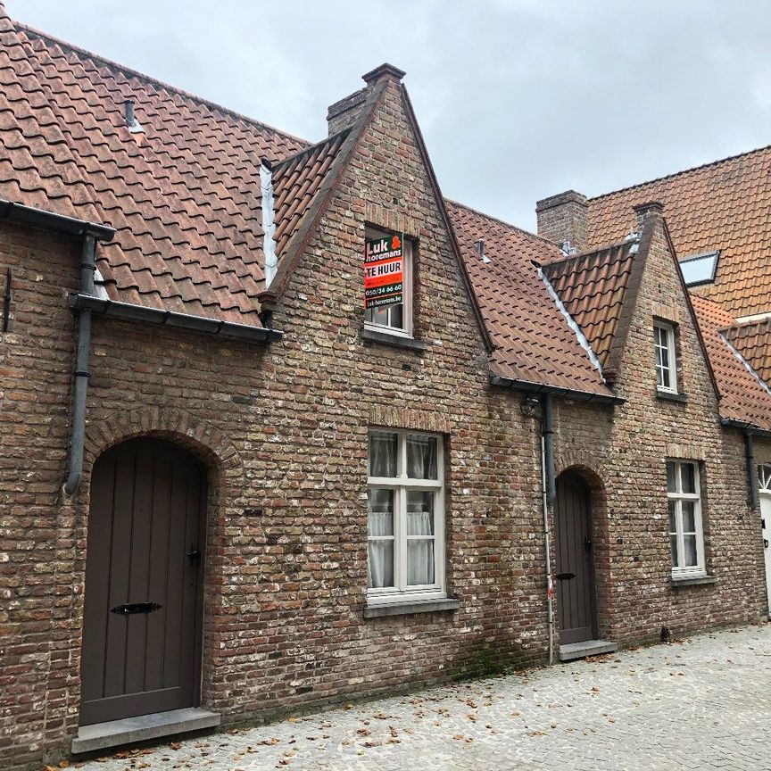 Gezellig rijwoning met stadskoer - Foto 1