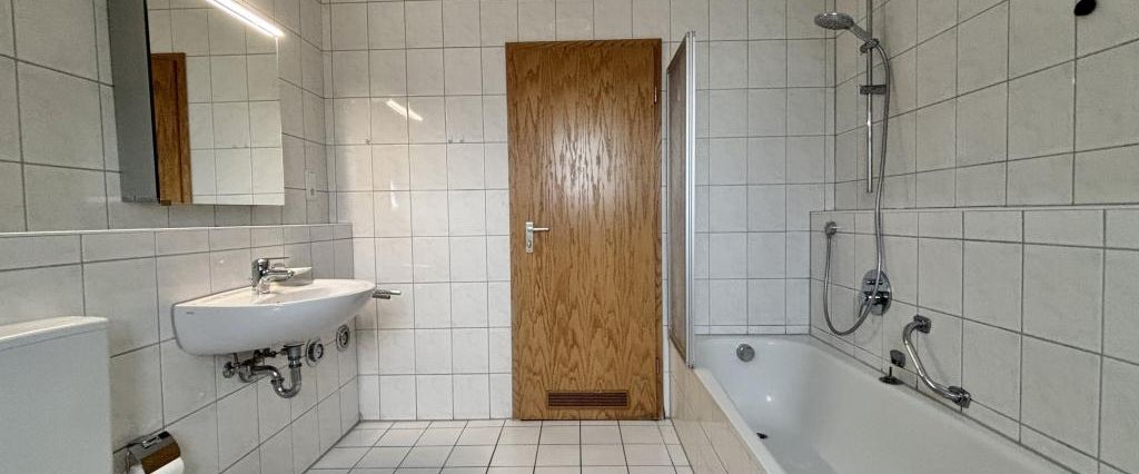 zentral wohnen mit fußläufiger Anbindung zu AUDI/Innenstadt, helle 2,5-Zi-DG-Wohnung - Foto 1
