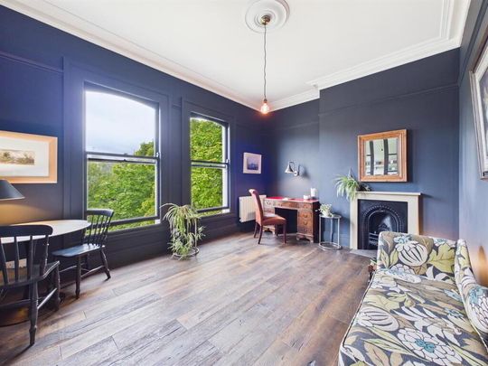 Apt 8 'L'Academie', 14 College Gardens, Belfast, BT9 6BQ - Photo 1