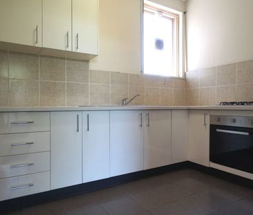 Spacious Two Bedroom Unit In Prime Location! - Photo 3