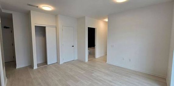 BRAND NEW 2 BEDS 1 BATH LUXURIOUS GALLERIA ON THE PARK CONDOS - Photo 2